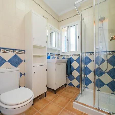 Cubo's Sunray Villa *